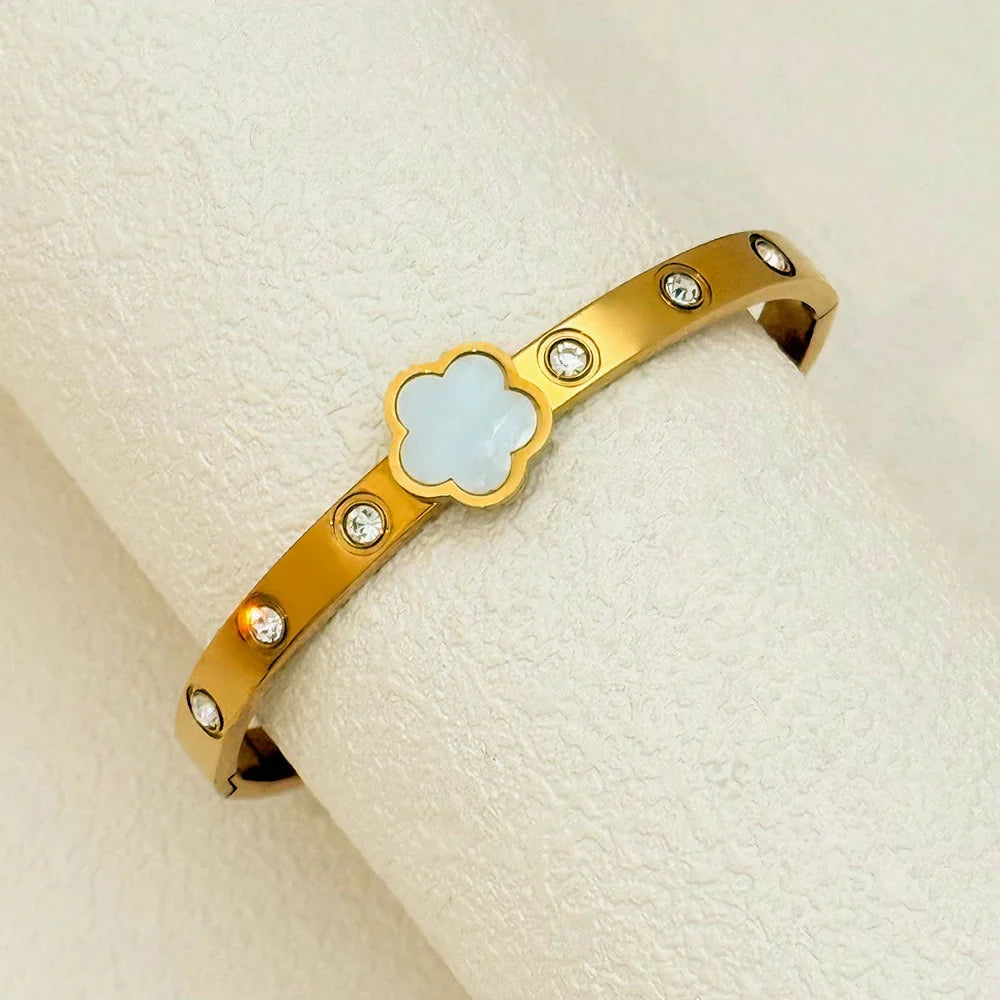 The Prettiest Floral Stack: Why This Five-Petal Flower & Crystal Bangle Set is Your New Everyday Favorite