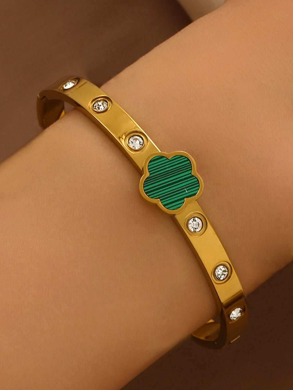 6eabd66b-e507-4037-8c4a-8b4c15d0940a